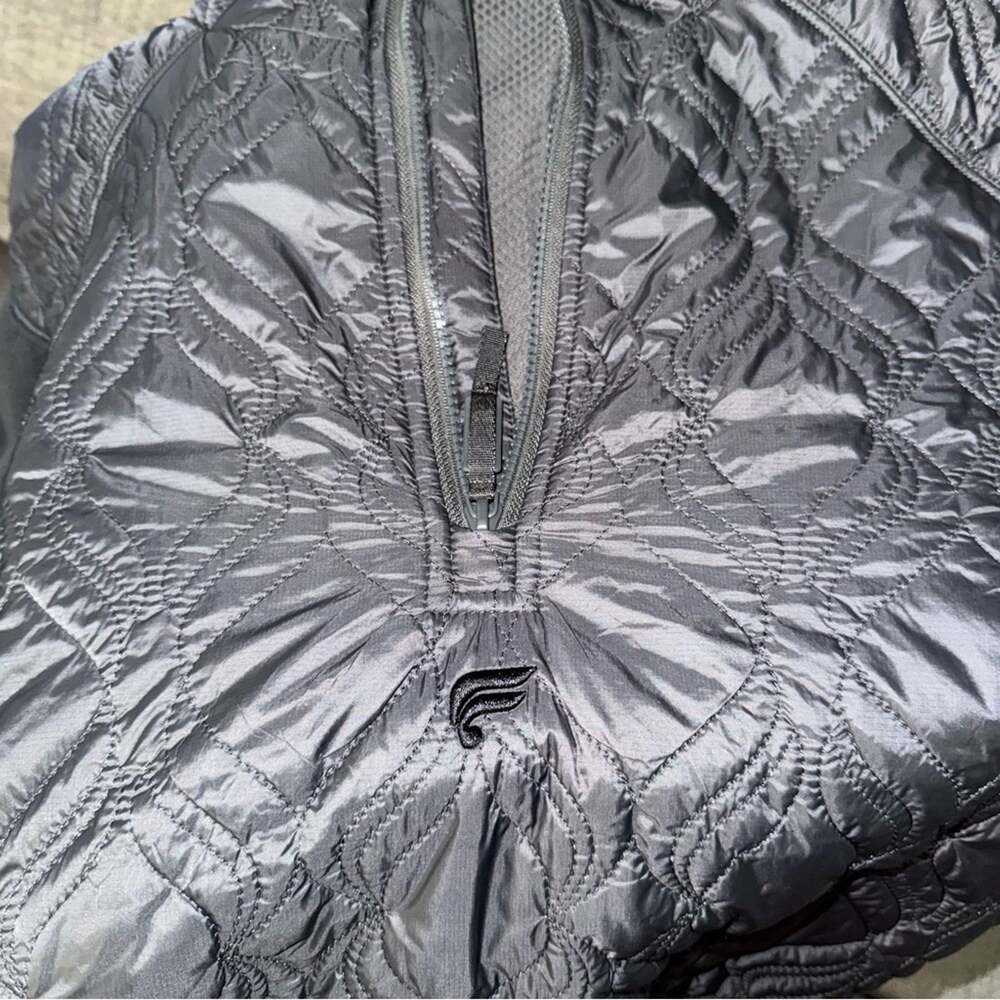 Fabletics pullover pocket puffer jacket - Picture 7 of 7